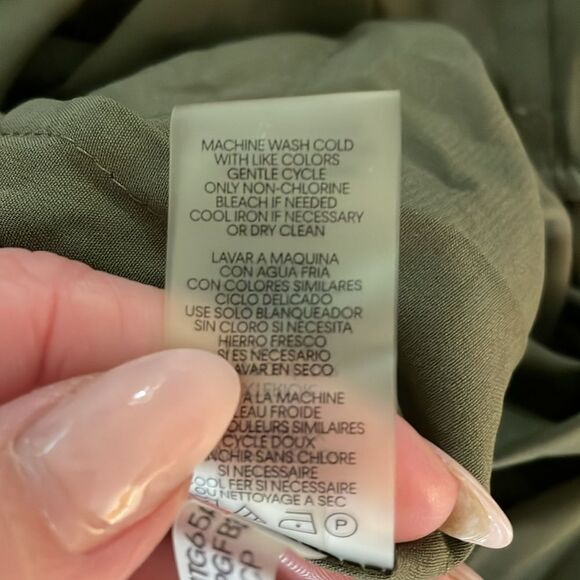 Calvin Klein Pleated Split-Neck Shell sleevless blouse | green | size L - Picture 9 of 9